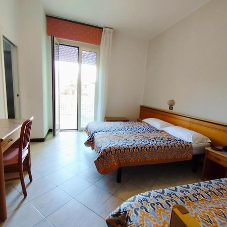 Hotel Excelsior Cervia Bagian luar foto