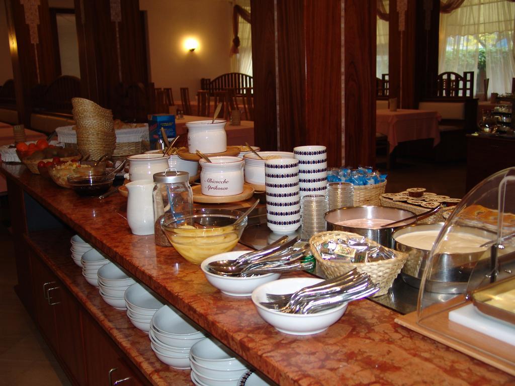 Hotel Excelsior Cervia Bagian luar foto