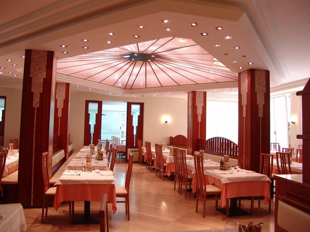 Hotel Excelsior Cervia Bagian luar foto