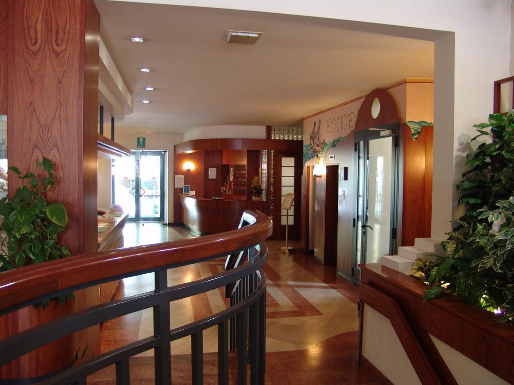 Hotel Excelsior Cervia Bagian luar foto