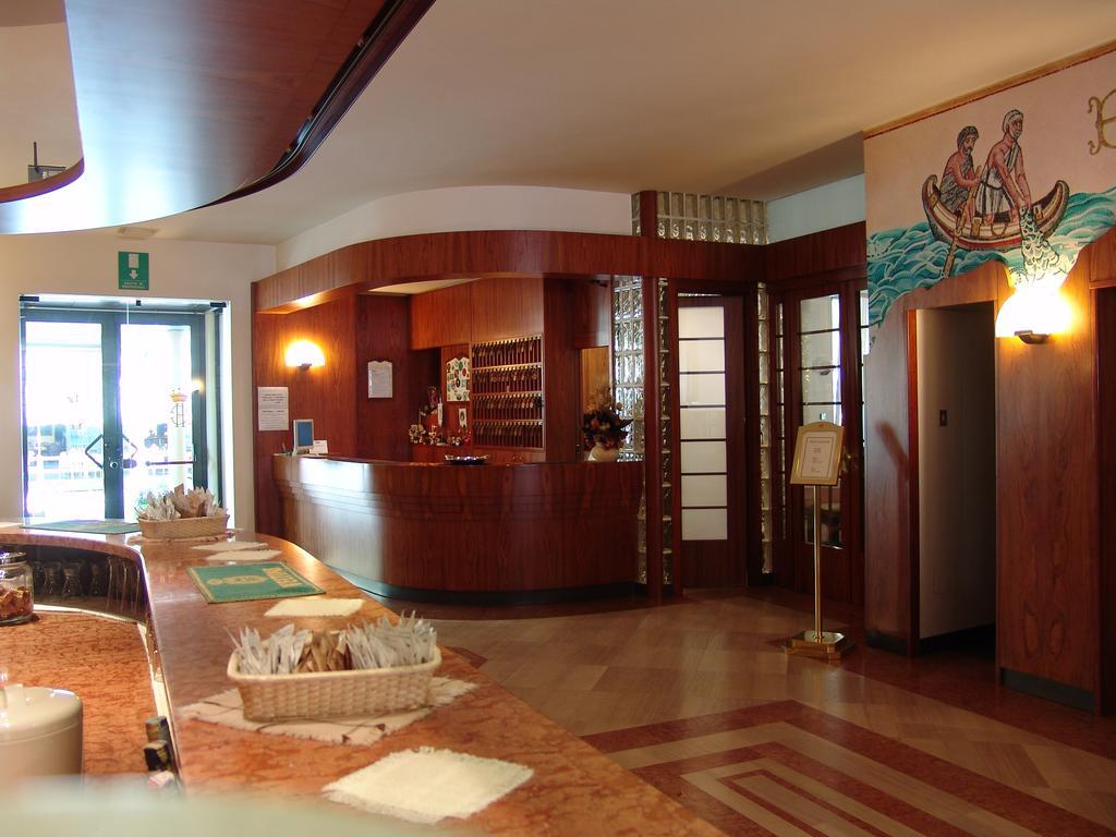 Hotel Excelsior Cervia Bagian luar foto
