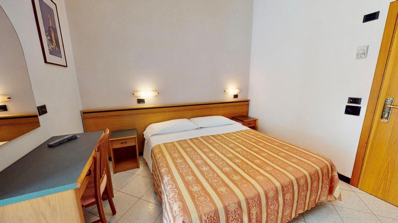 Hotel Excelsior Cervia Bagian luar foto