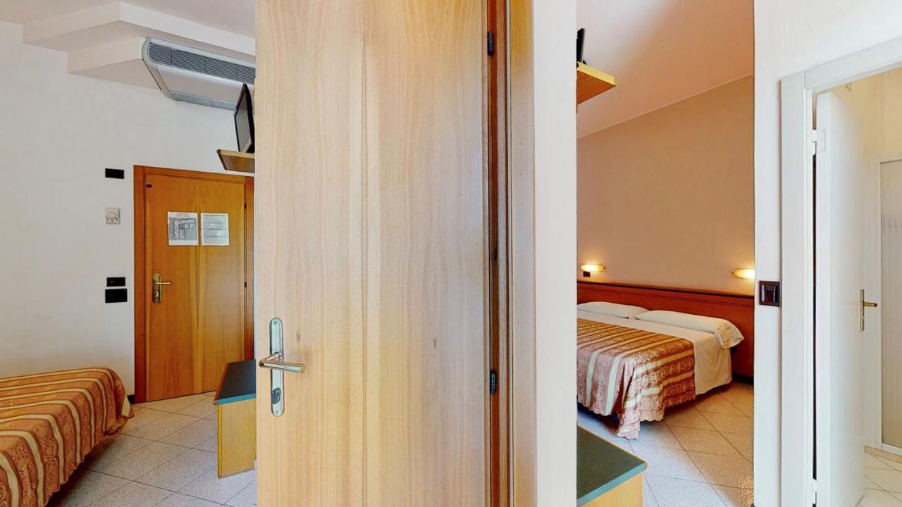 Hotel Excelsior Cervia Bagian luar foto