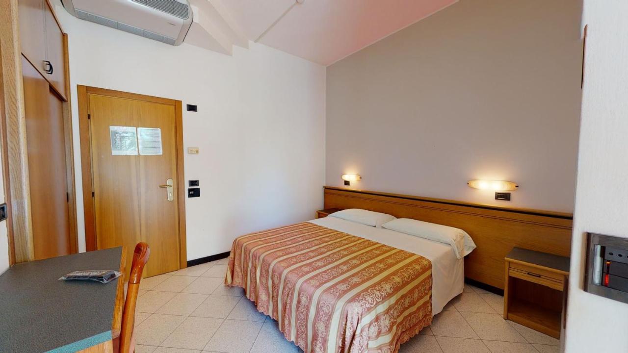 Hotel Excelsior Cervia Bagian luar foto