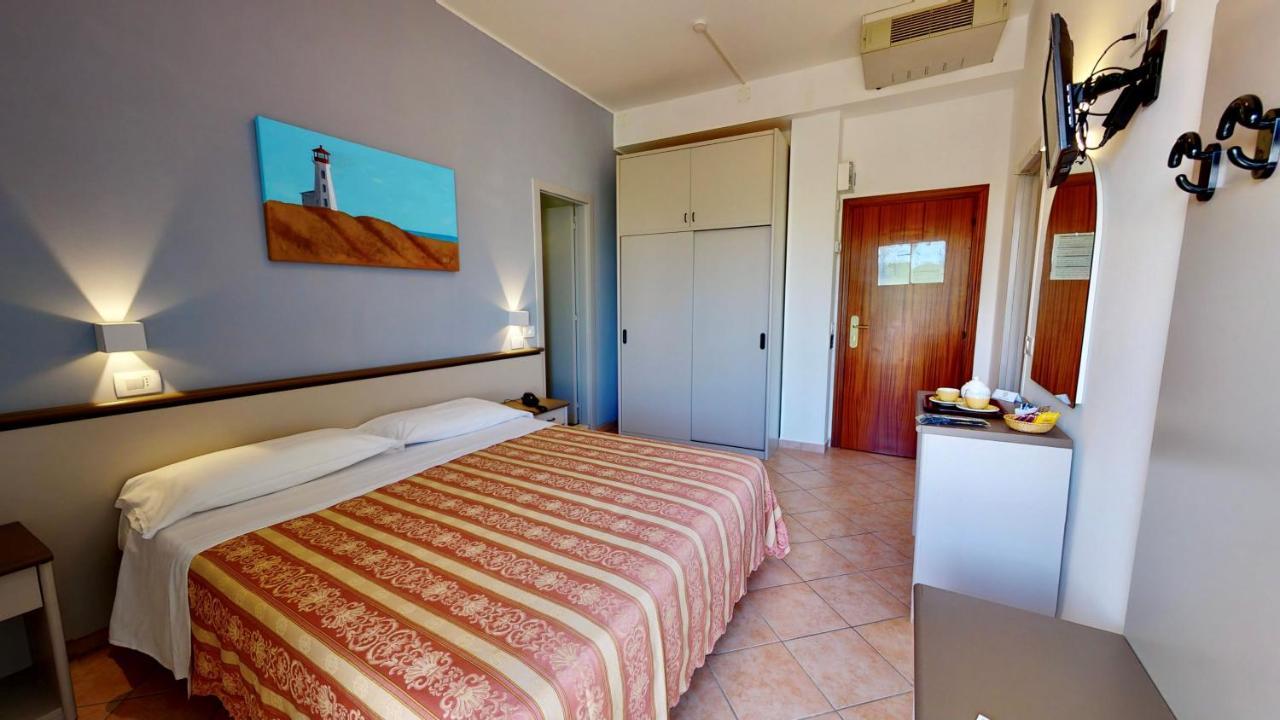 Hotel Excelsior Cervia Bagian luar foto