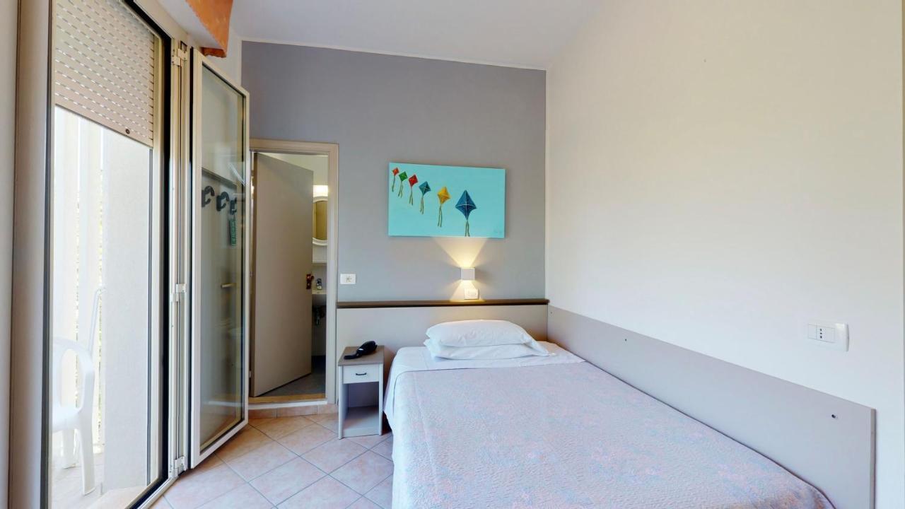 Hotel Excelsior Cervia Bagian luar foto