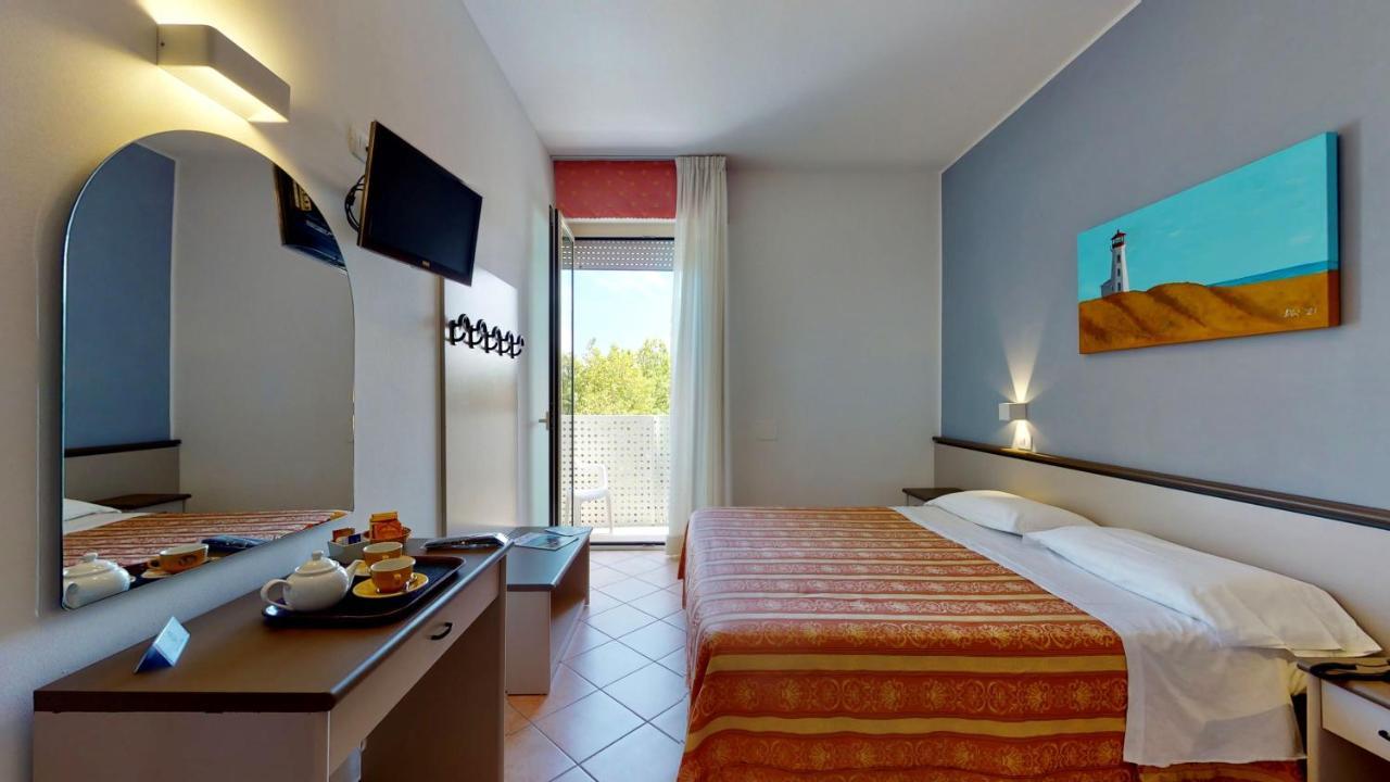 Hotel Excelsior Cervia Bagian luar foto