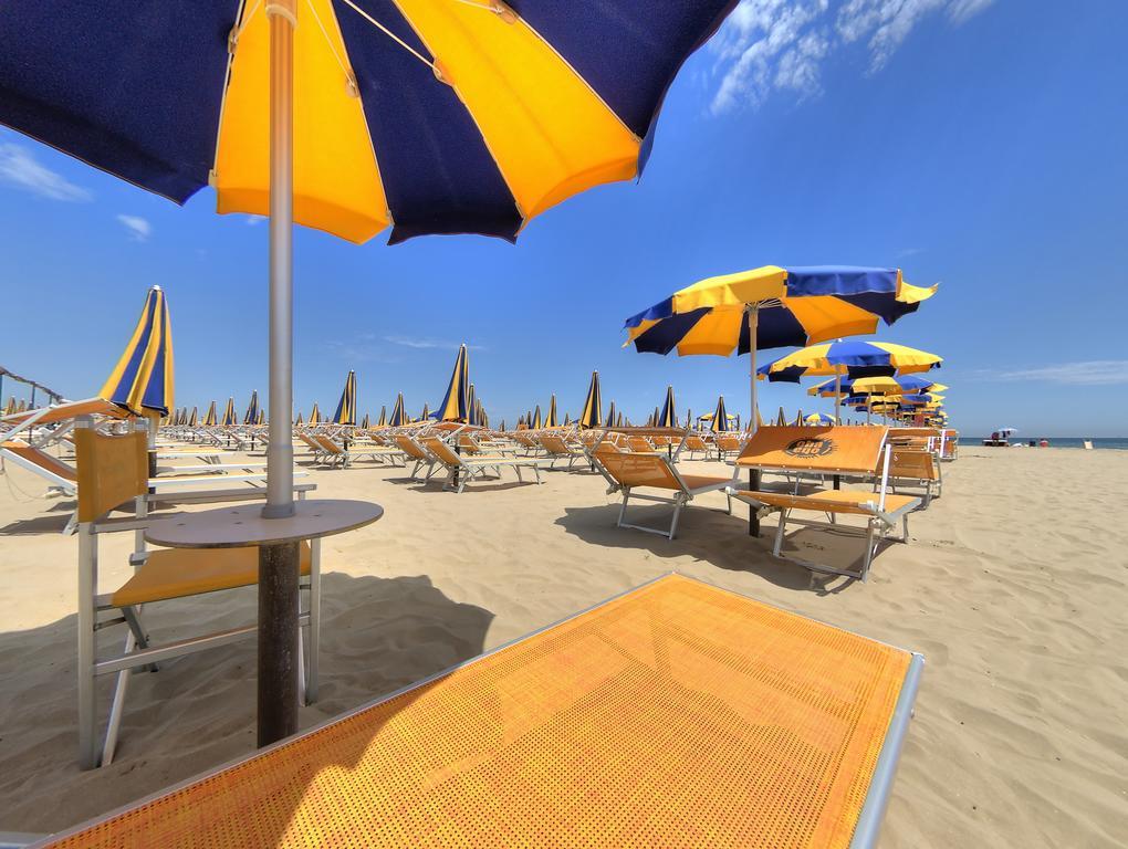 Hotel Excelsior Cervia Bagian luar foto