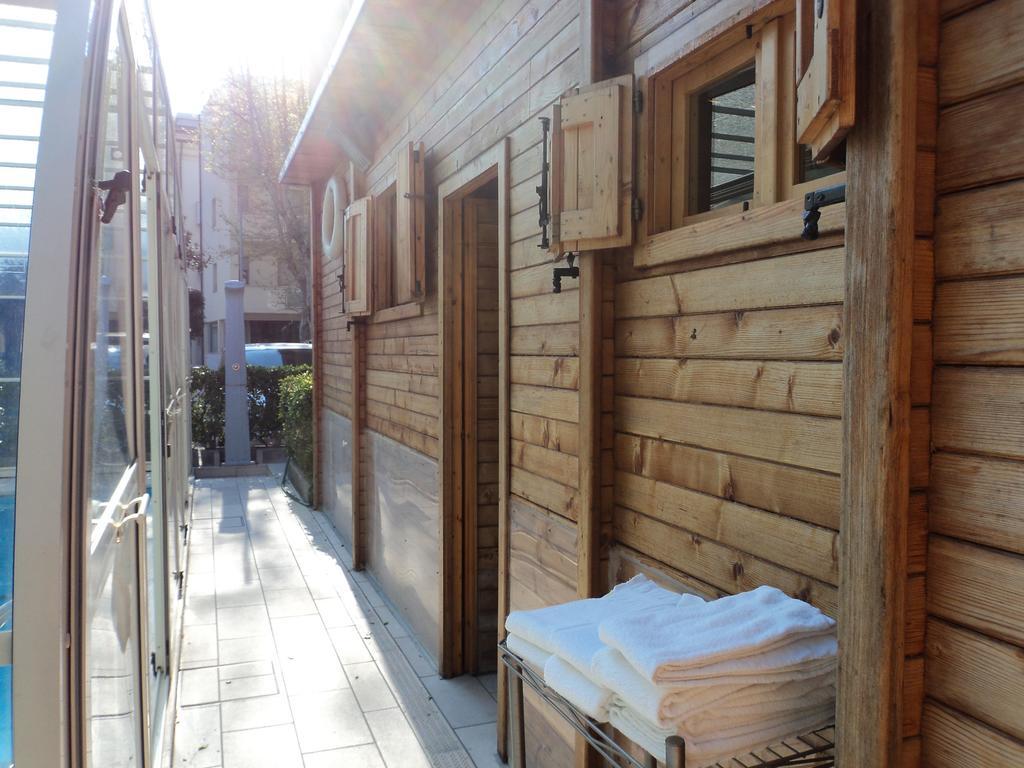 Hotel Excelsior Cervia Bagian luar foto