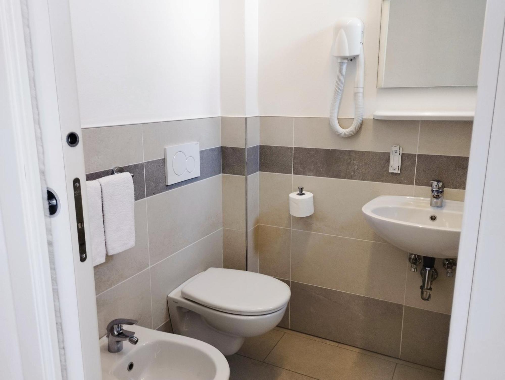 Hotel Excelsior Cervia Bagian luar foto