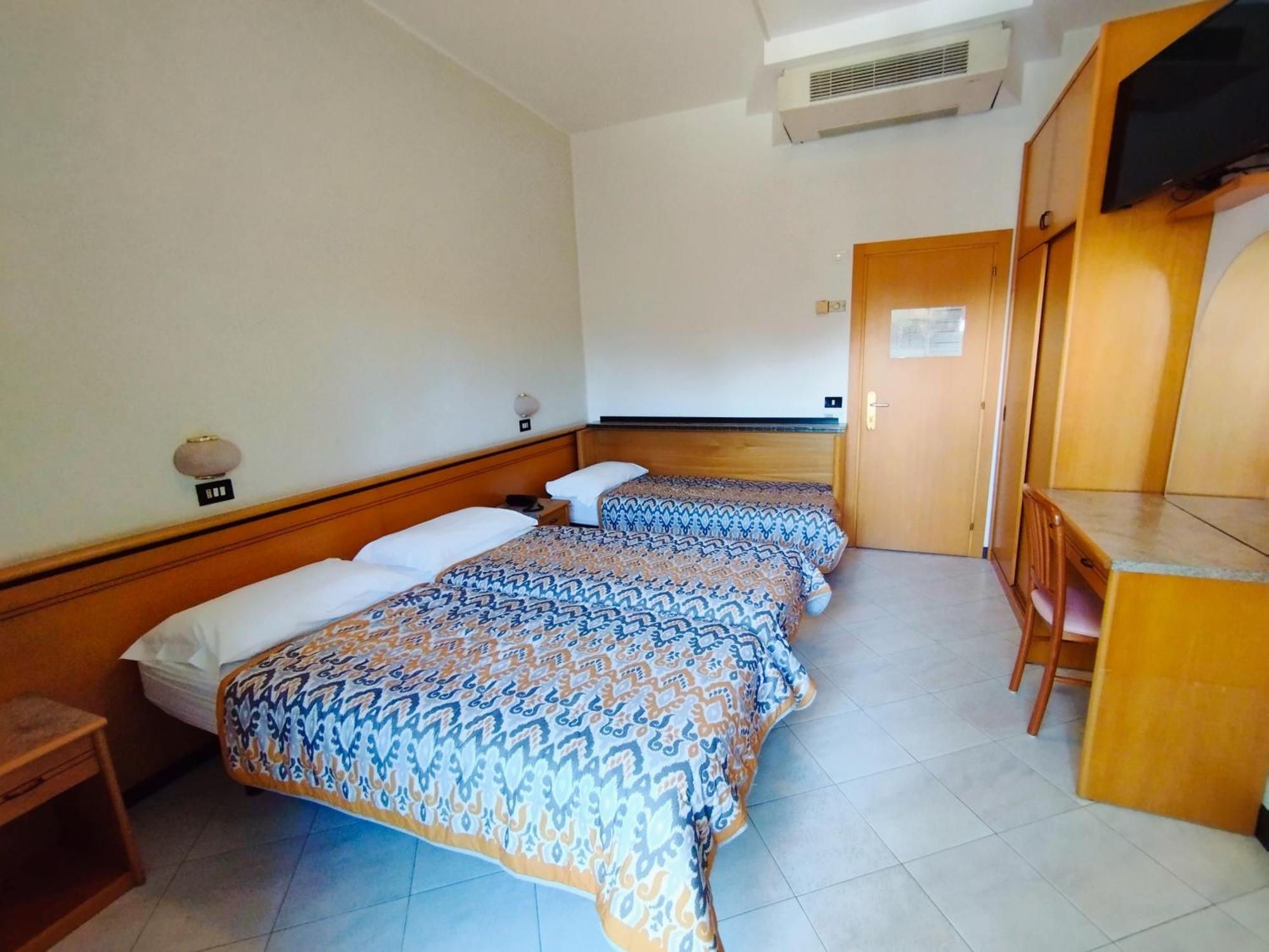 Hotel Excelsior Cervia Bagian luar foto