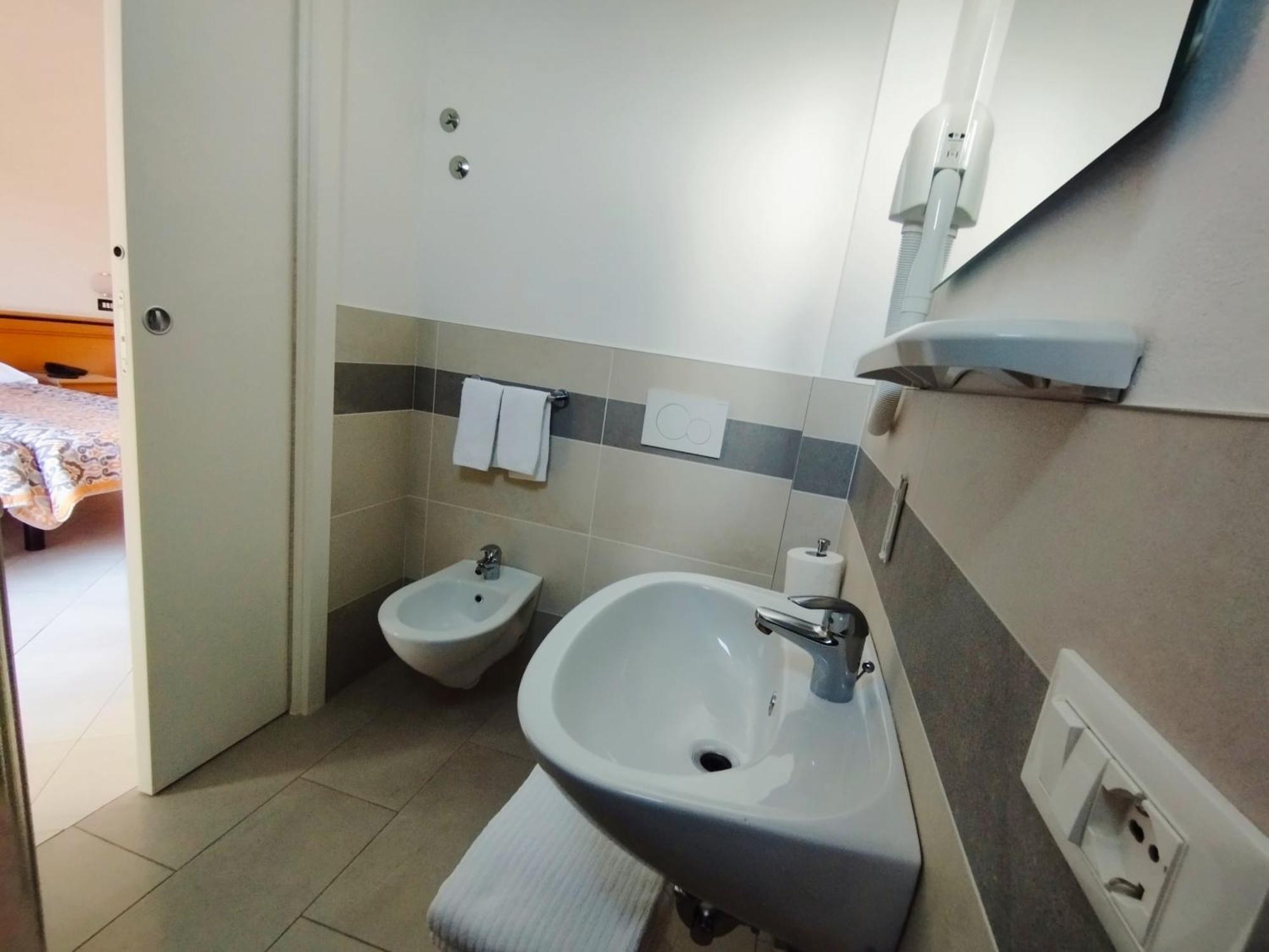 Hotel Excelsior Cervia Bagian luar foto