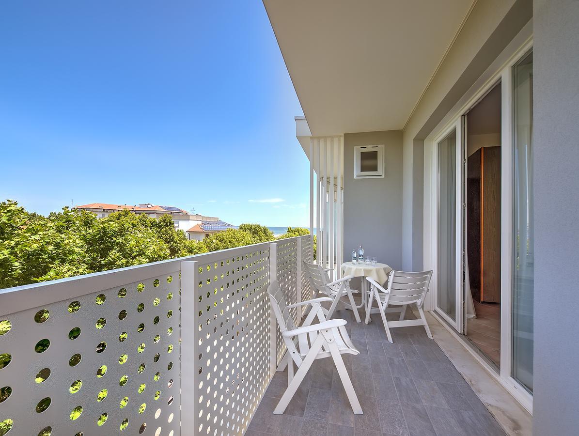 Hotel Excelsior Cervia Bagian luar foto