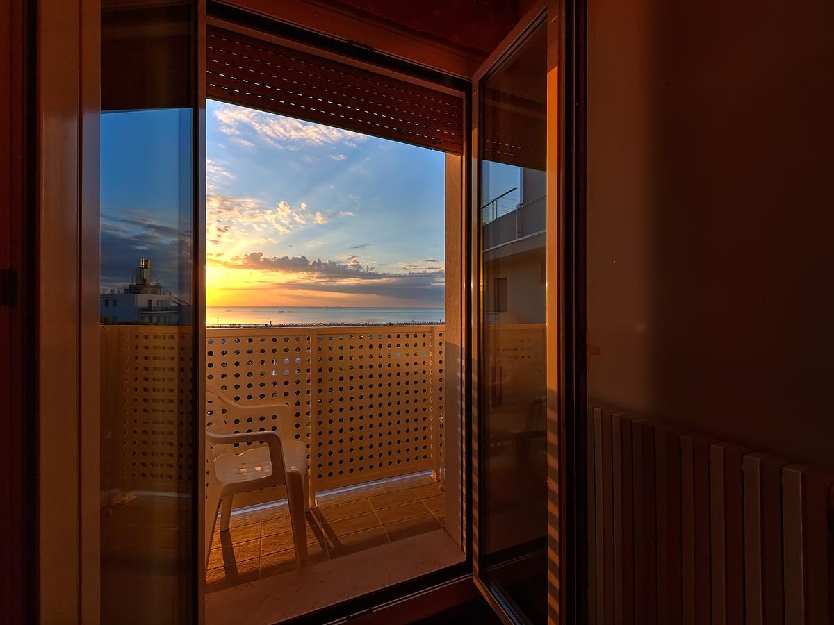 Hotel Excelsior Cervia Bagian luar foto