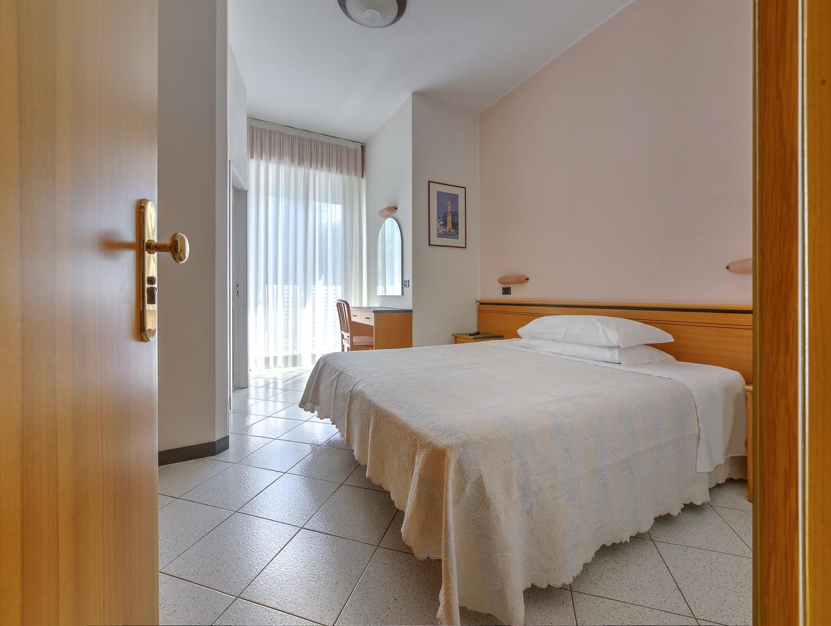 Hotel Excelsior Cervia Bagian luar foto