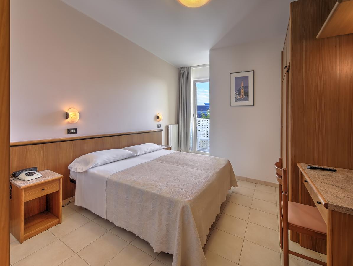 Hotel Excelsior Cervia Bagian luar foto