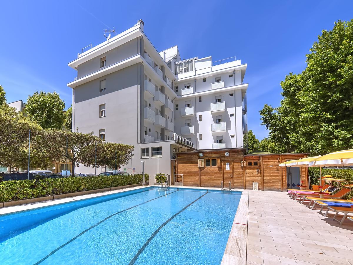 Hotel Excelsior Cervia Bagian luar foto